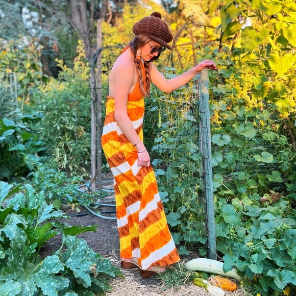 1970s High Tide Sunset Crochet Halter Neck Maxi - Picture 3 of 9